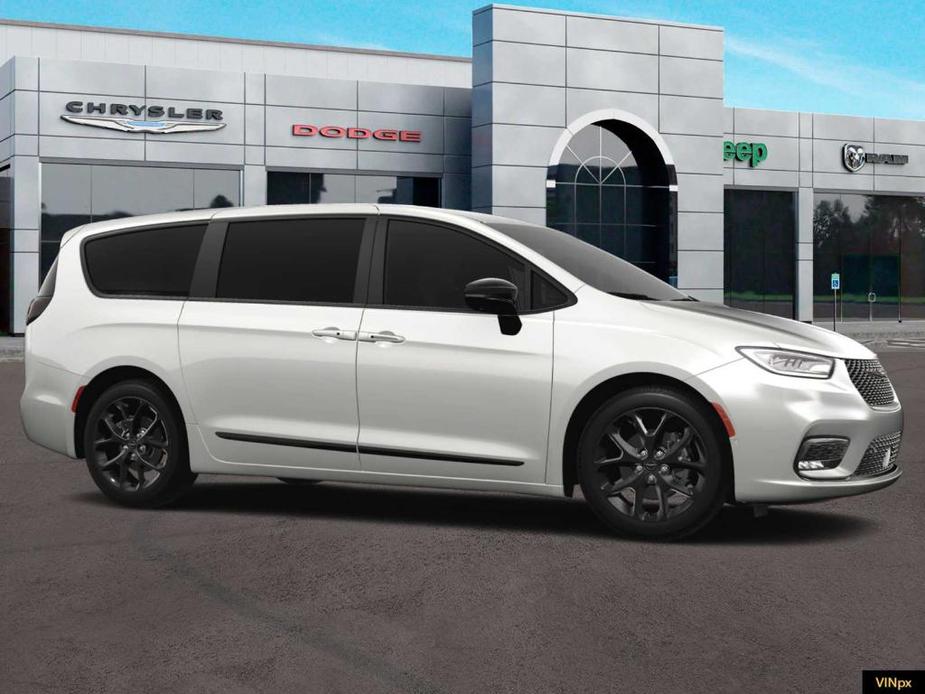 new 2024 Chrysler Pacifica Hybrid car, priced at $46,592