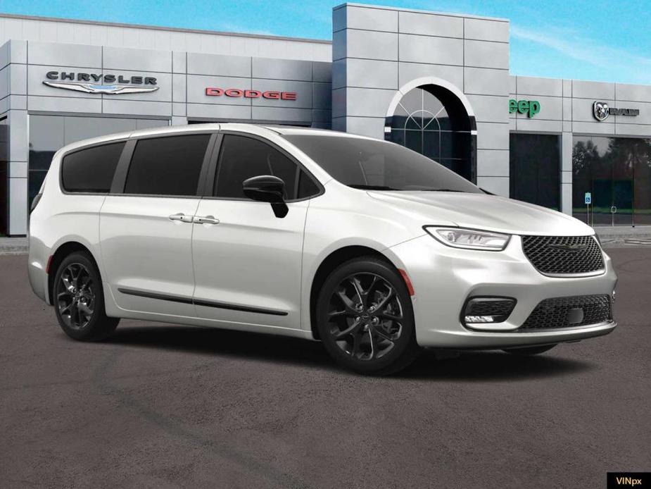 new 2024 Chrysler Pacifica Hybrid car, priced at $46,592