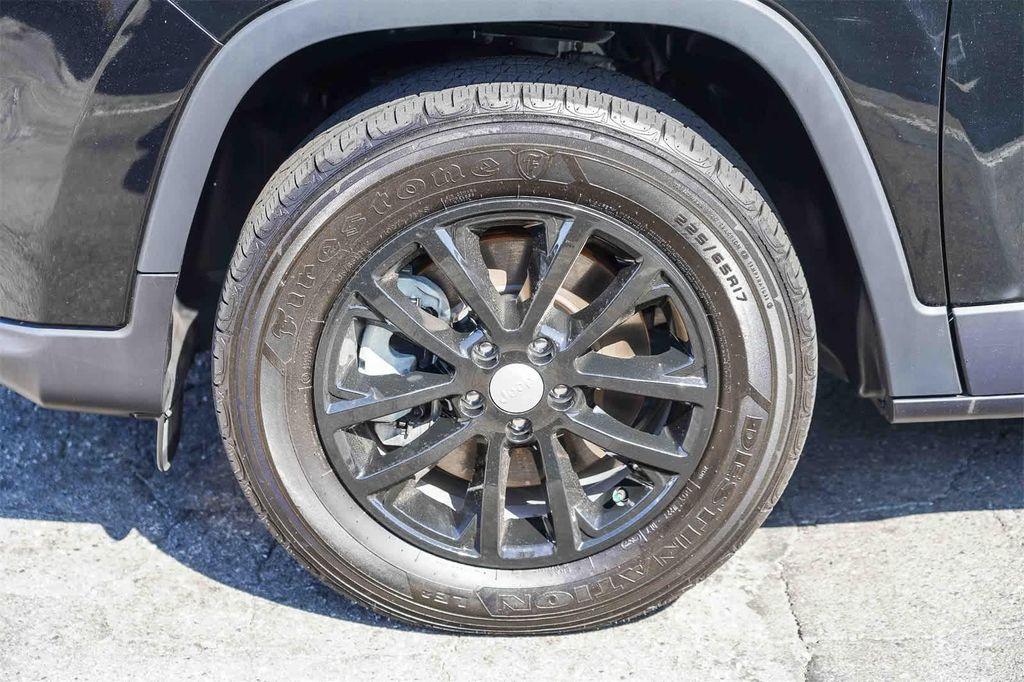 used 2022 Jeep Cherokee car, priced at $22,285