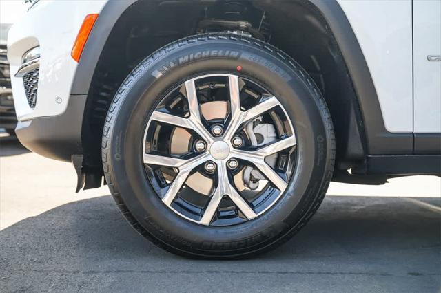 new 2025 Jeep Grand Cherokee car, priced at $43,837