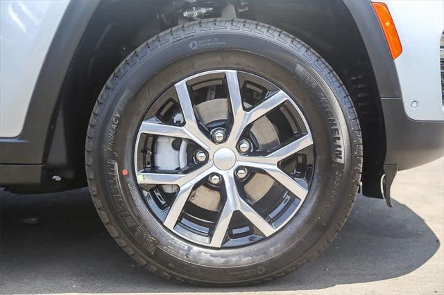 new 2025 Jeep Grand Cherokee car, priced at $45,532