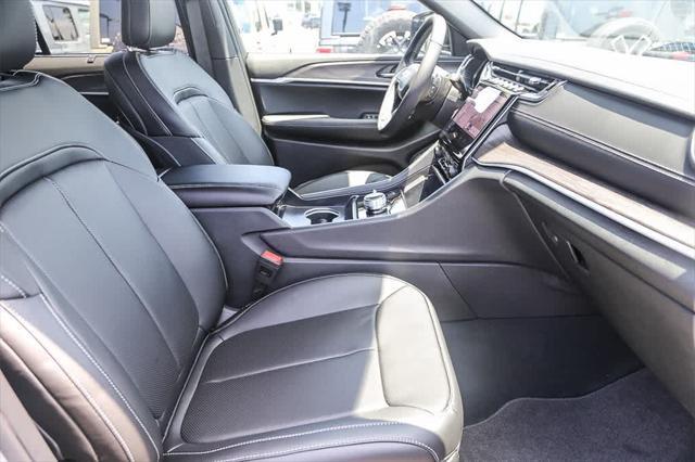 new 2025 Jeep Grand Cherokee car, priced at $45,532