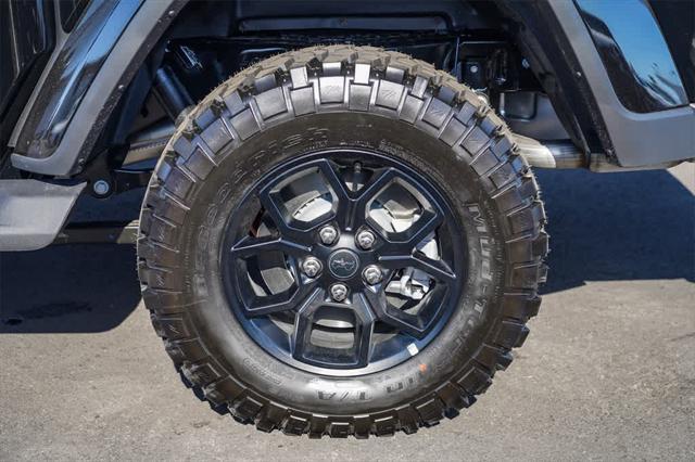 new 2025 Jeep Gladiator car, priced at $46,635