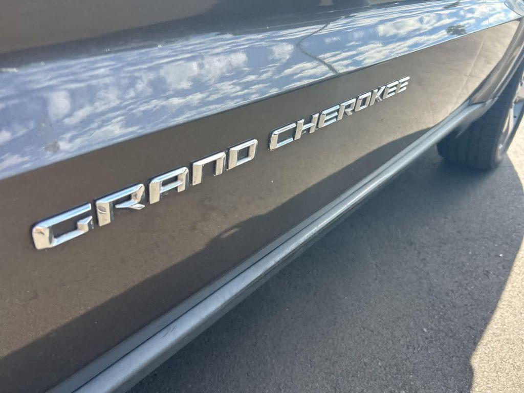 used 2015 Jeep Grand Cherokee car, priced at $9,999
