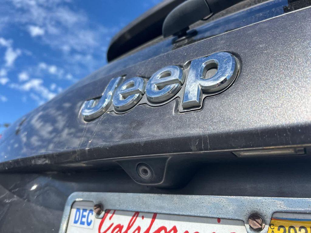 used 2015 Jeep Grand Cherokee car, priced at $9,999