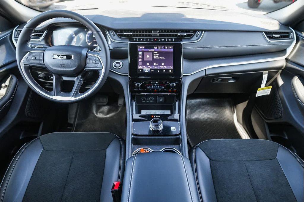 new 2025 Jeep Grand Cherokee L car, priced at $39,625