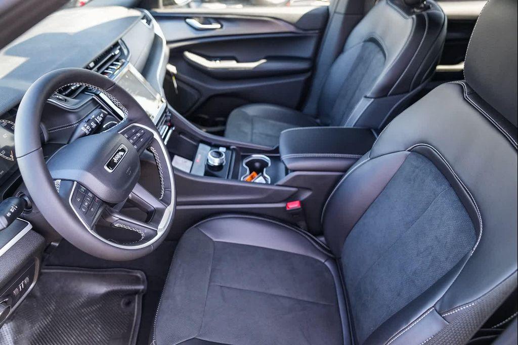 new 2025 Jeep Grand Cherokee L car, priced at $39,625