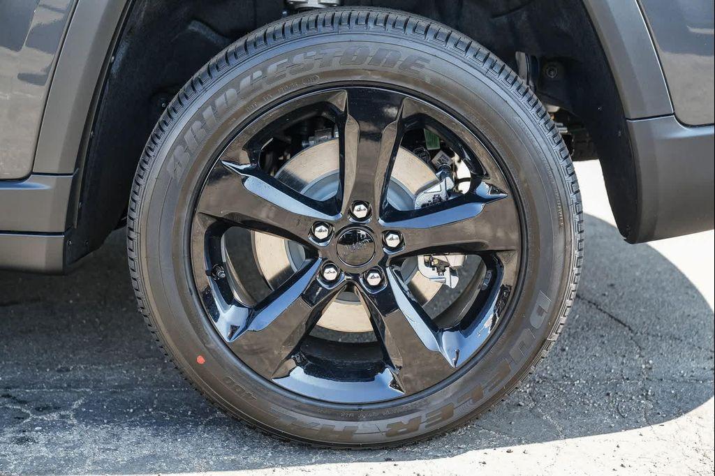 new 2025 Jeep Grand Cherokee L car, priced at $39,625