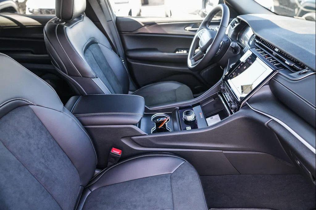 new 2025 Jeep Grand Cherokee L car, priced at $39,625