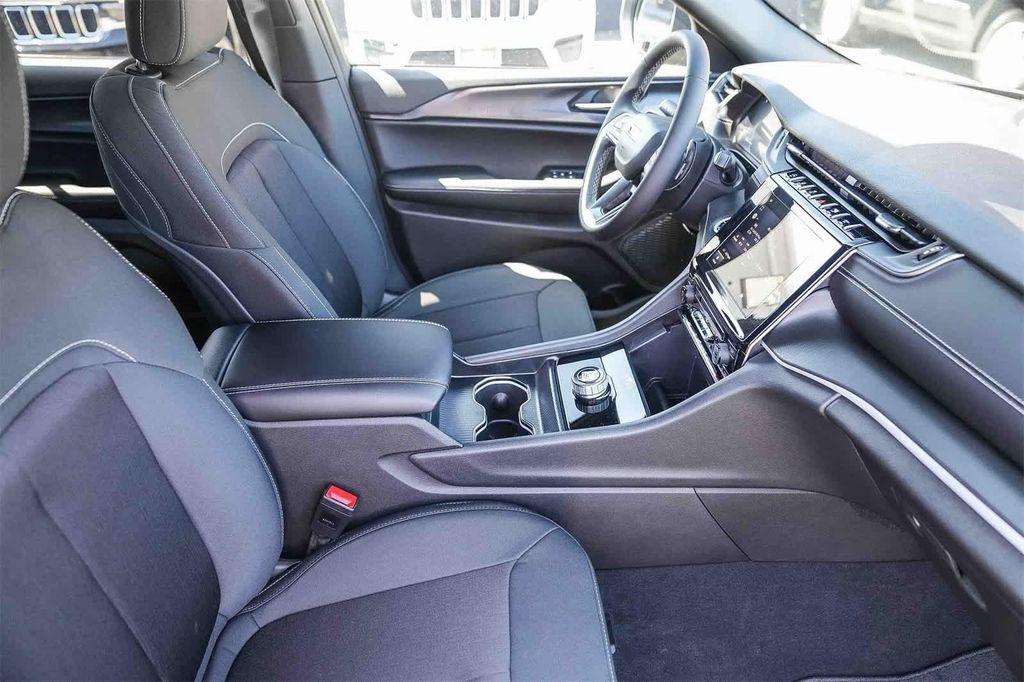 new 2025 Jeep Grand Cherokee L car, priced at $32,700