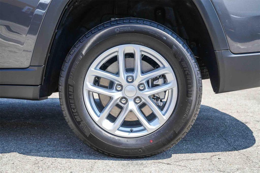 new 2025 Jeep Grand Cherokee L car, priced at $32,700