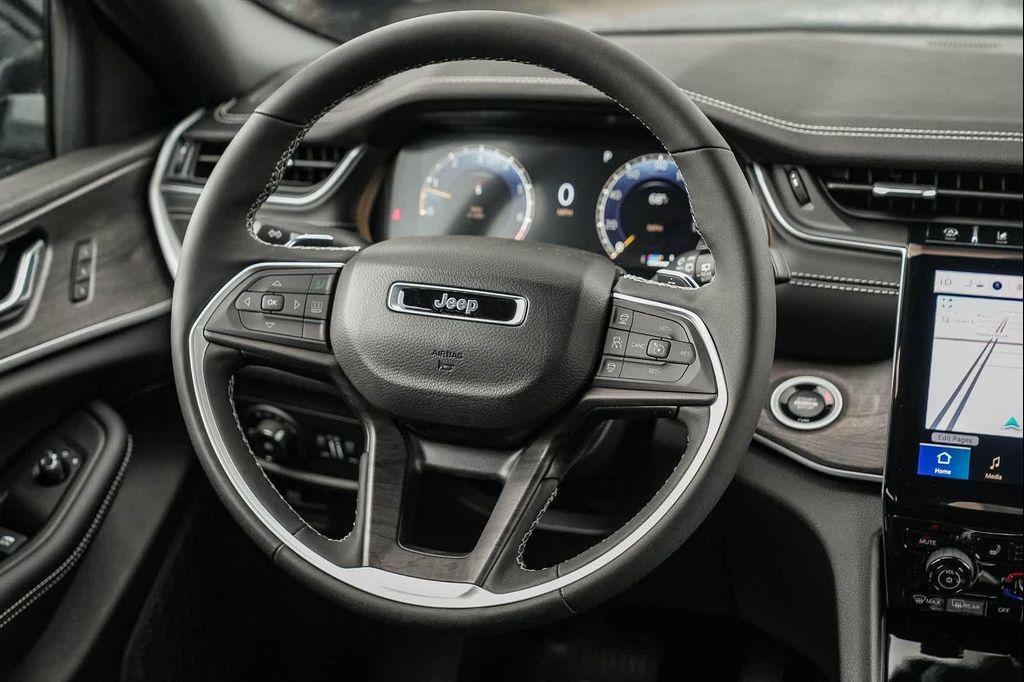 new 2025 Jeep Grand Cherokee car, priced at $47,410