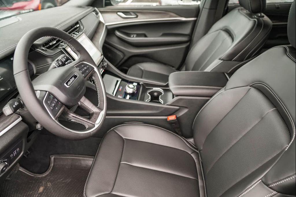 new 2025 Jeep Grand Cherokee car, priced at $47,410
