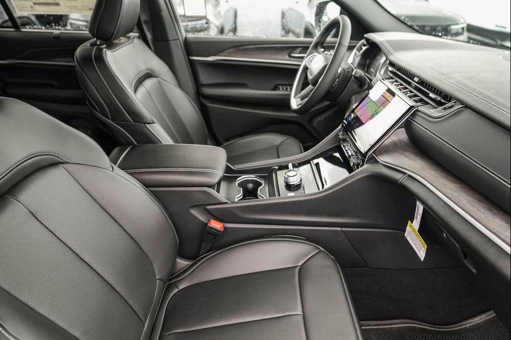 new 2025 Jeep Grand Cherokee car, priced at $47,410
