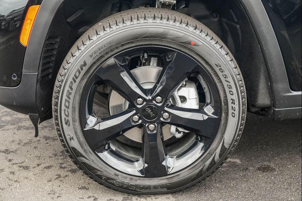 new 2025 Jeep Grand Cherokee car, priced at $47,410