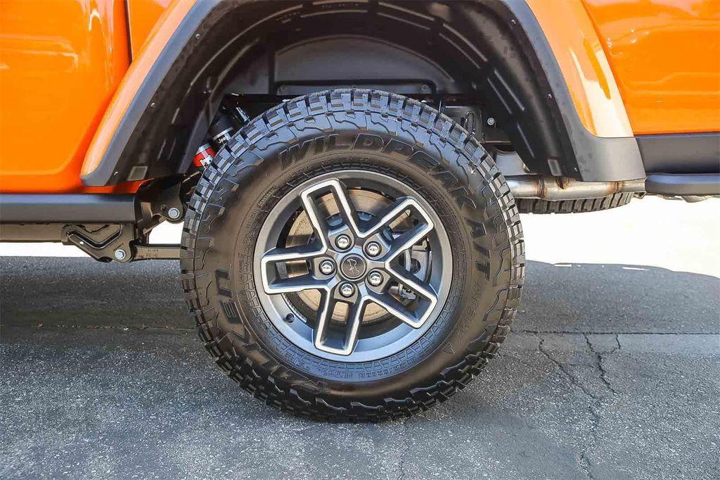 new 2025 Jeep Gladiator car, priced at $47,695