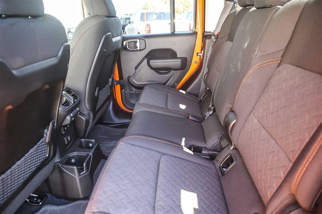new 2025 Jeep Gladiator car, priced at $47,695