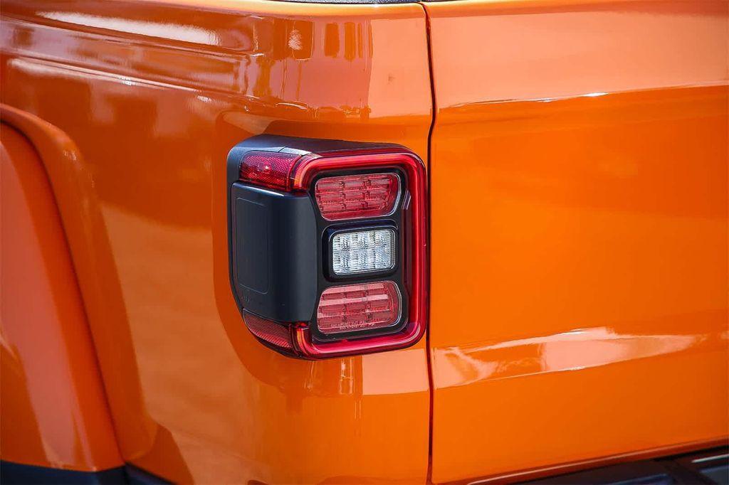new 2025 Jeep Gladiator car, priced at $47,695