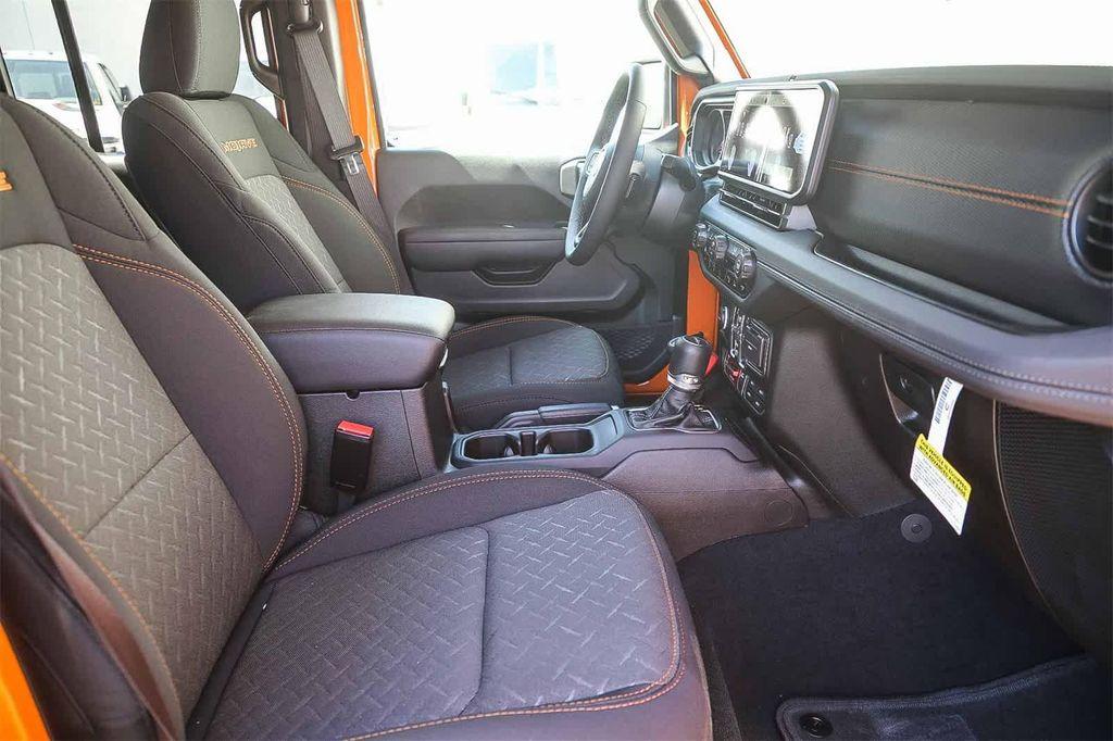 new 2025 Jeep Gladiator car, priced at $47,695
