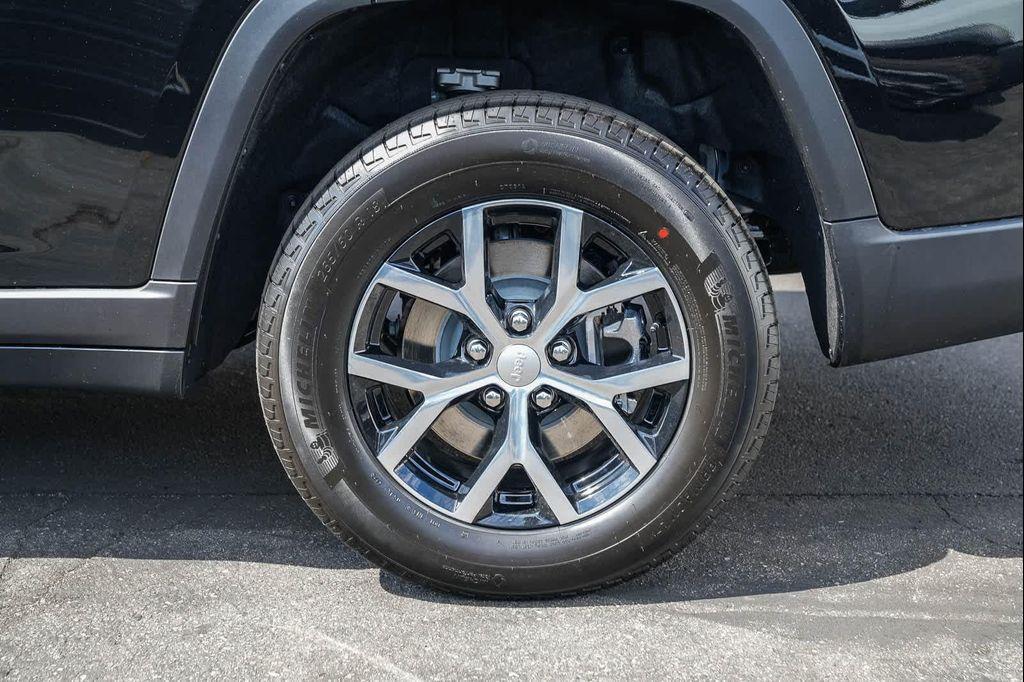 new 2025 Jeep Grand Cherokee L car, priced at $40,995