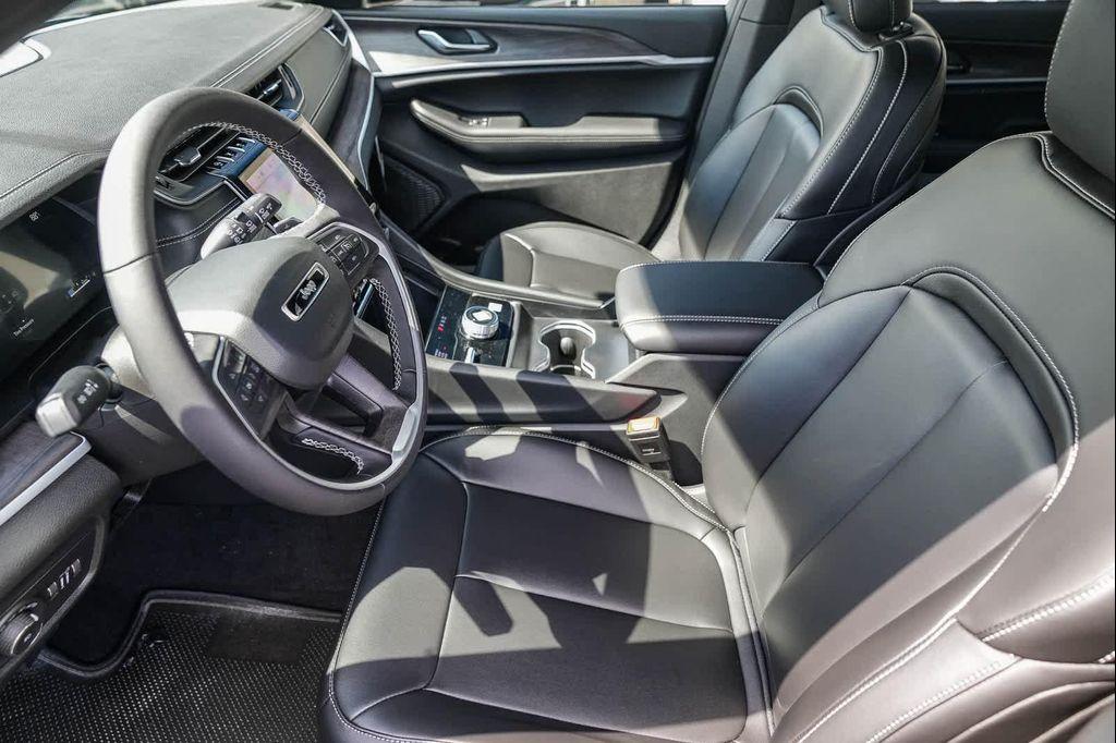 new 2025 Jeep Grand Cherokee L car, priced at $40,995