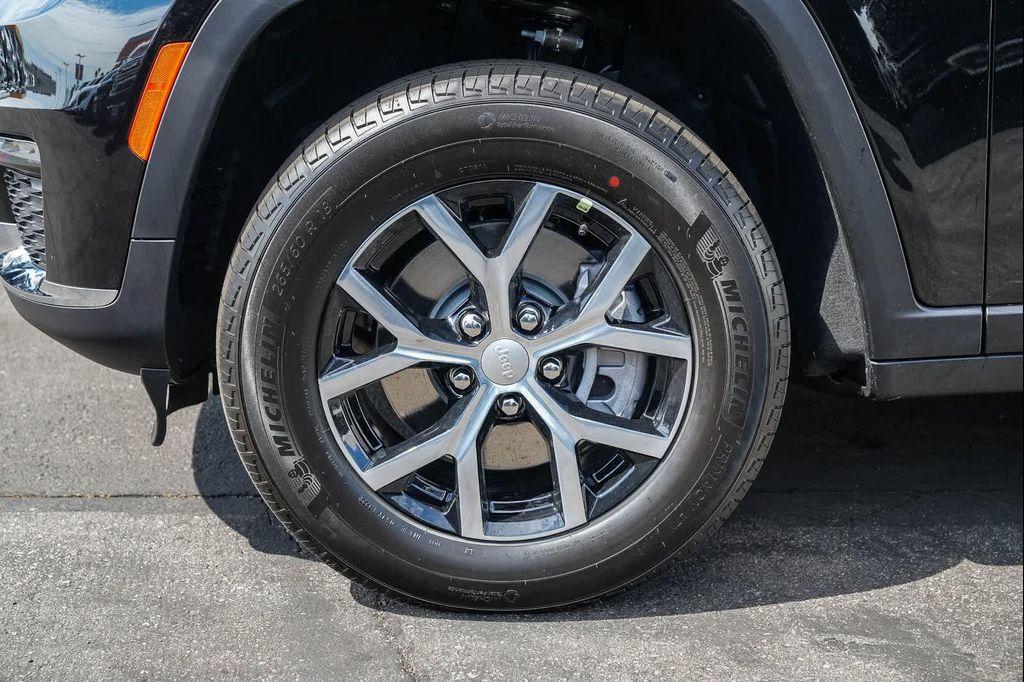 new 2025 Jeep Grand Cherokee L car, priced at $40,995