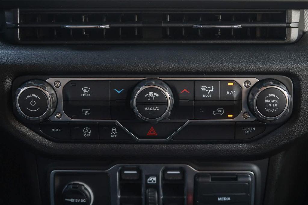 new 2025 Jeep Wrangler car, priced at $46,225