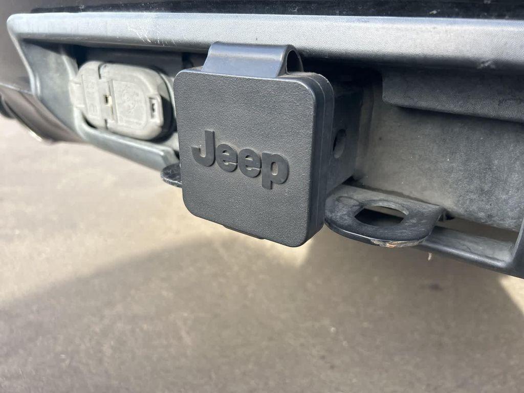 used 2015 Jeep Grand Cherokee car, priced at $13,972