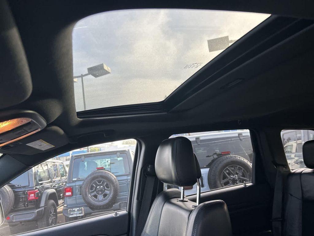 used 2015 Jeep Grand Cherokee car, priced at $13,972