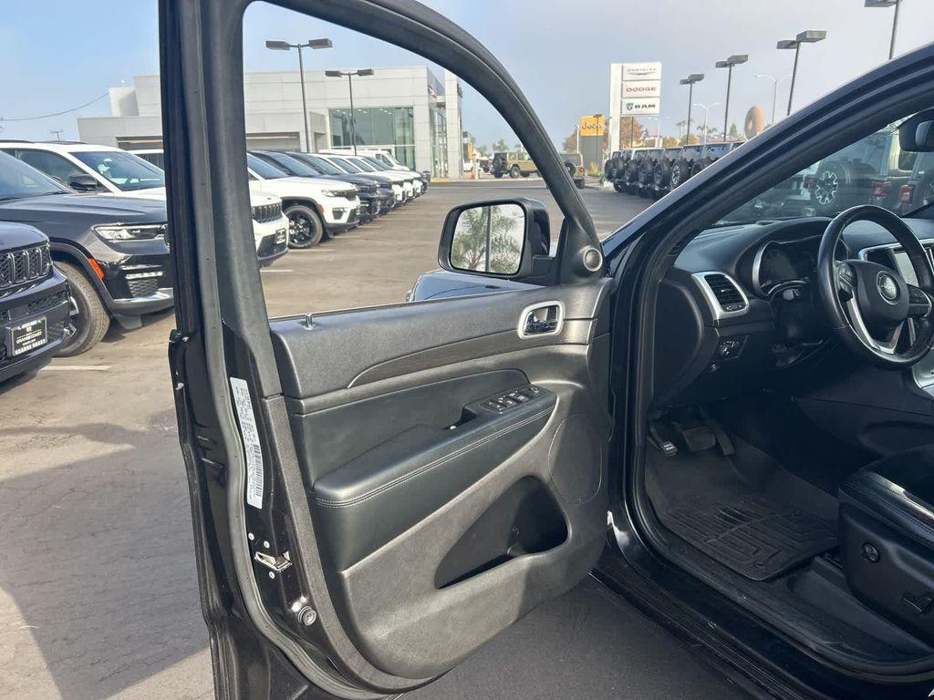 used 2015 Jeep Grand Cherokee car, priced at $13,972