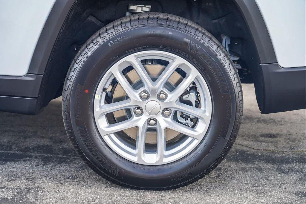 new 2025 Jeep Grand Cherokee L car, priced at $32,105