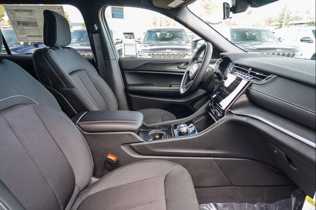 new 2025 Jeep Grand Cherokee L car, priced at $32,105