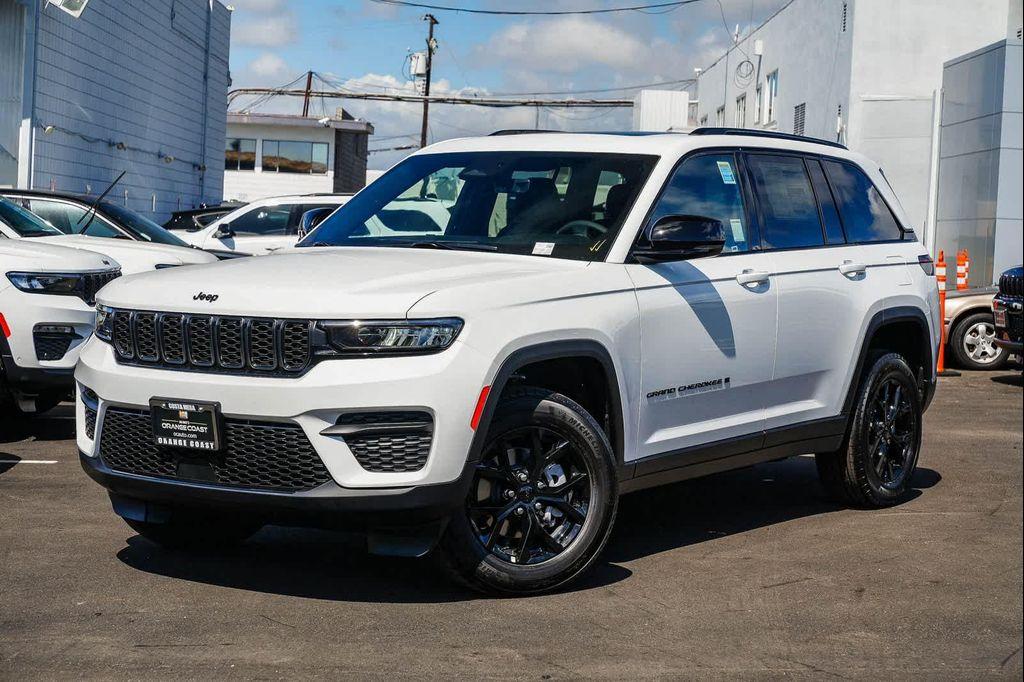 new 2025 Jeep Grand Cherokee car, priced at $33,885