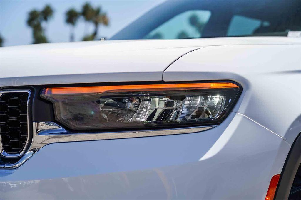new 2025 Jeep Grand Cherokee car, priced at $34,325