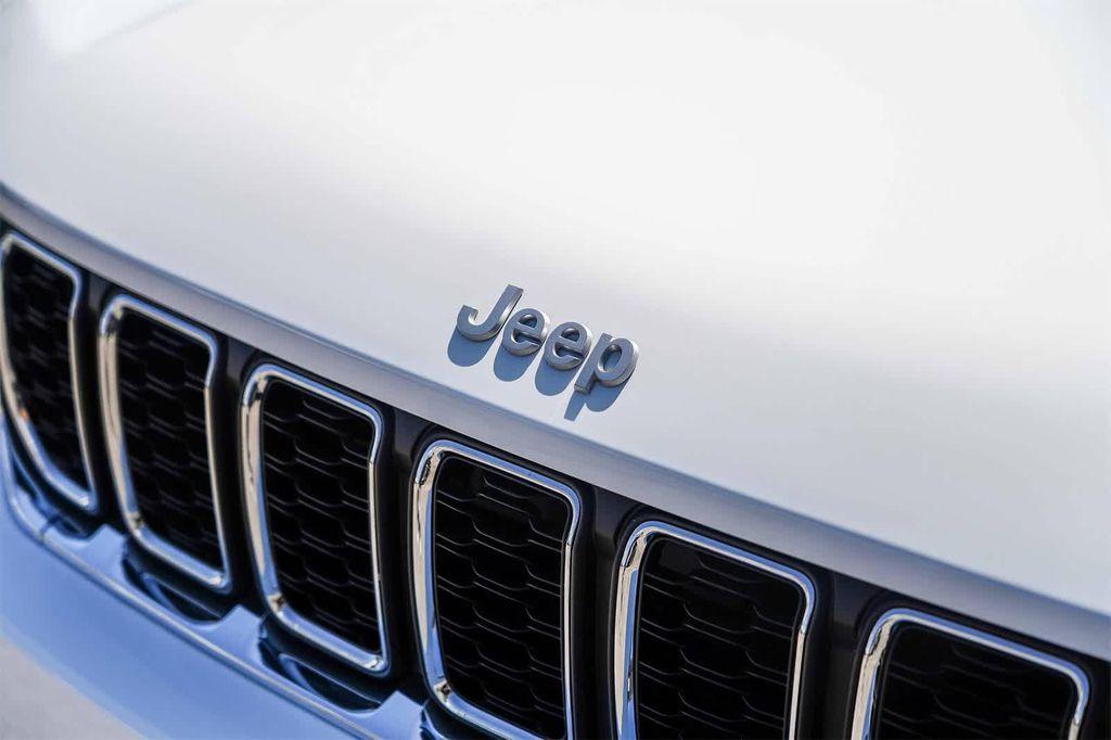 new 2025 Jeep Grand Cherokee car, priced at $34,325