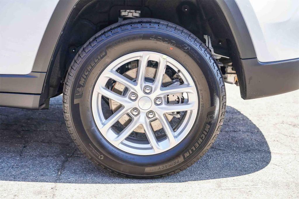 new 2025 Jeep Grand Cherokee car, priced at $34,325