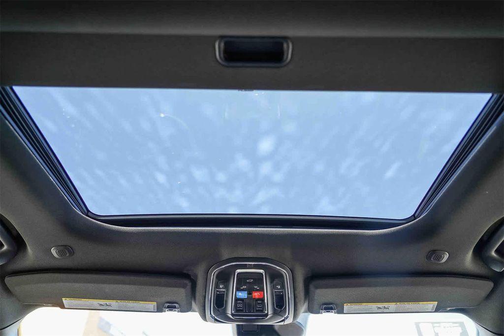 new 2025 Jeep Grand Cherokee car, priced at $34,325