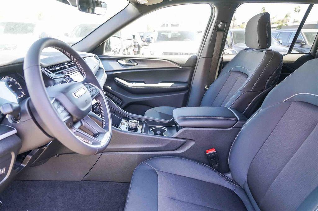 new 2025 Jeep Grand Cherokee car, priced at $34,325