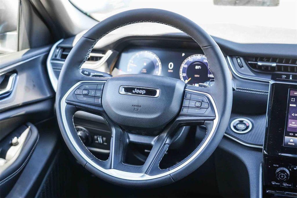 new 2025 Jeep Grand Cherokee car, priced at $34,325