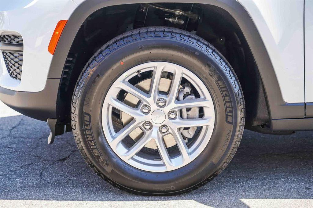 new 2025 Jeep Grand Cherokee car, priced at $34,325