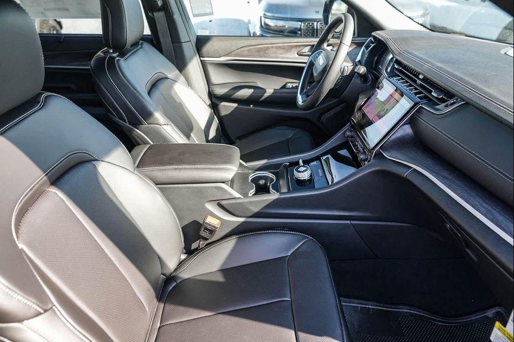 new 2025 Jeep Grand Cherokee L car, priced at $51,010