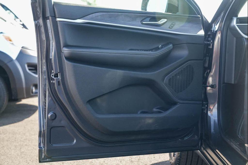 new 2025 Jeep Grand Cherokee L car, priced at $51,010