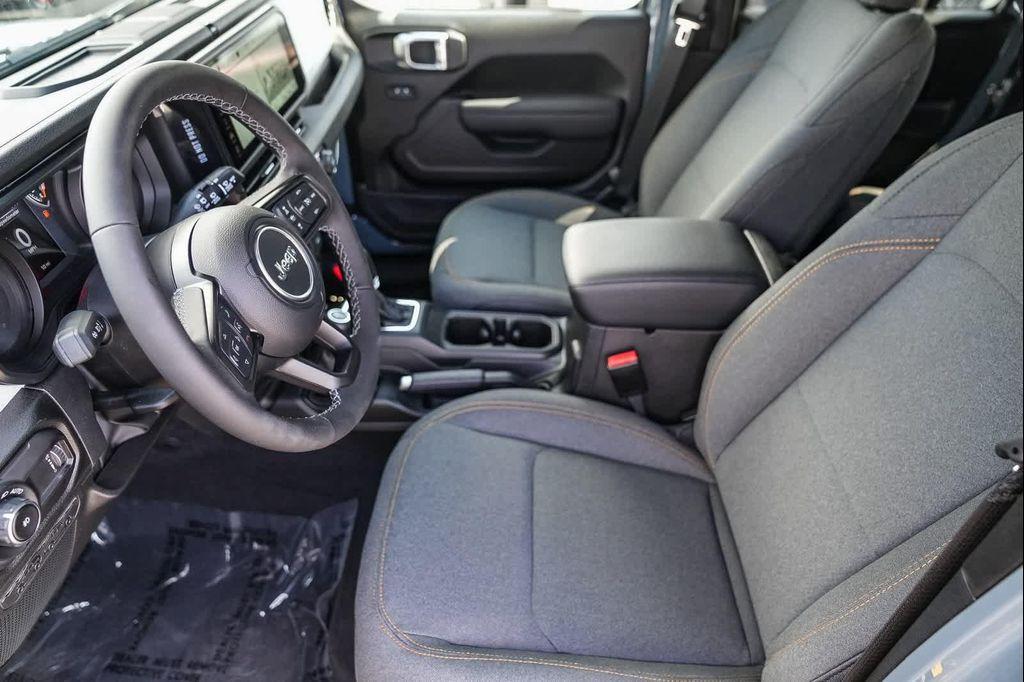 new 2025 Jeep Wrangler car, priced at $45,280
