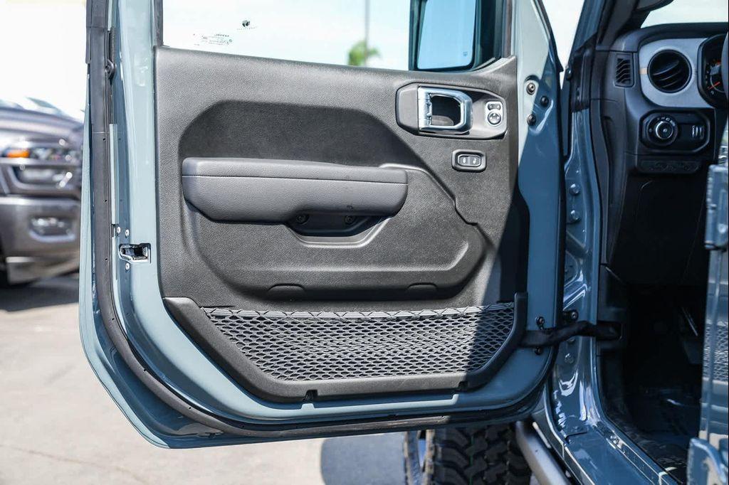 new 2025 Jeep Wrangler car, priced at $45,280