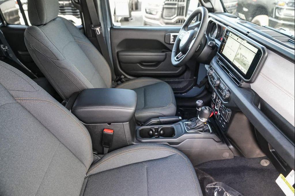 new 2025 Jeep Wrangler car, priced at $45,280
