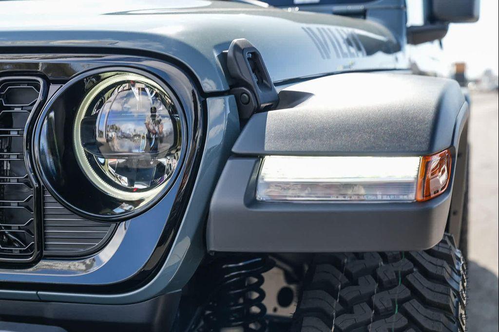 new 2025 Jeep Wrangler car, priced at $45,280