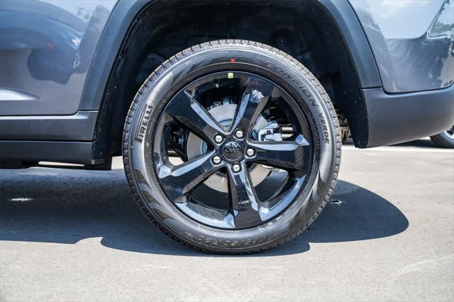 new 2025 Jeep Grand Cherokee car, priced at $50,032