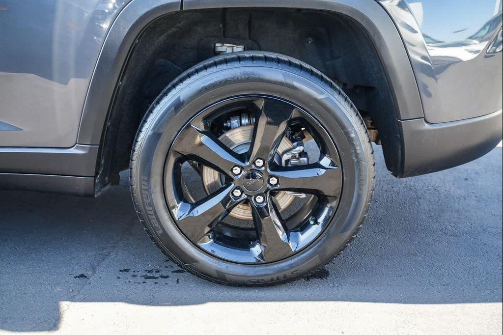 used 2022 Jeep Grand Cherokee car, priced at $28,700