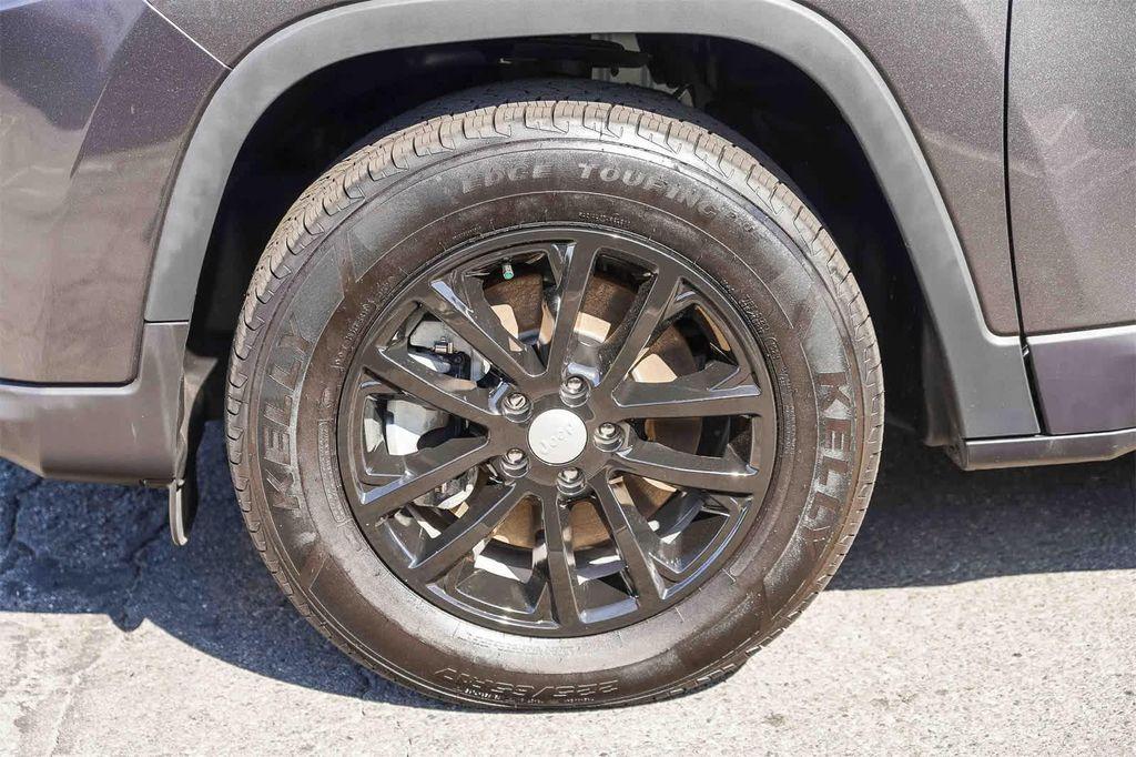 used 2022 Jeep Cherokee car, priced at $21,640