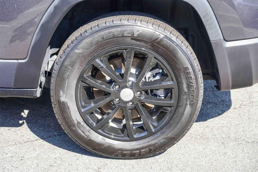 used 2022 Jeep Cherokee car, priced at $21,640
